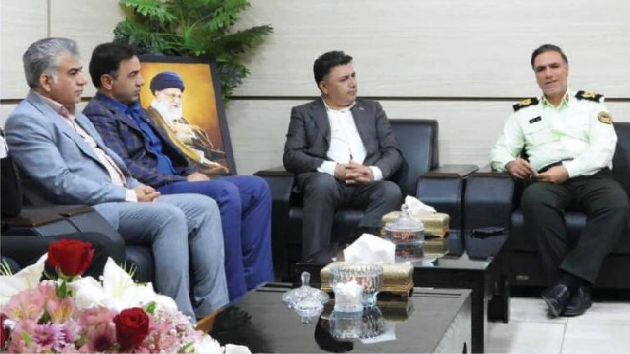 نشست دوستانه هیأت مدیره کانون وکلای دادگستری با فرمانده نیروی انتظامی استان