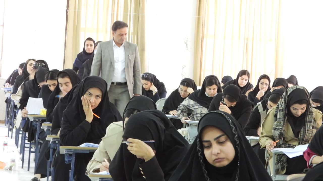 آزمون وکالت پانزدهم آبان سال هزار و چهارصد و چهار برگزار شد