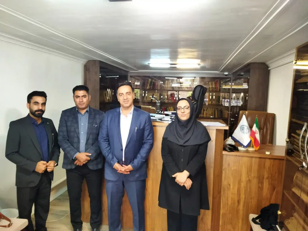 بازدید رییس کانون وکلای دادگستری از روند ساماندهی کتابخانه کانون